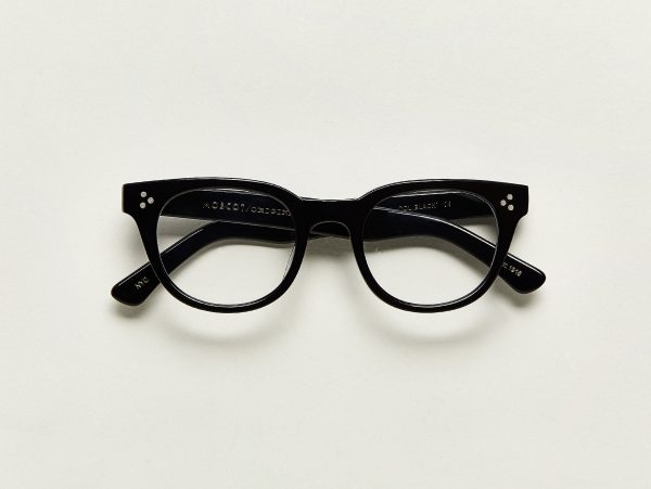 vilda-color-black-pos-2_8ad15c32-ebd3-4295-836e-e5a023a4c33d.jpg
